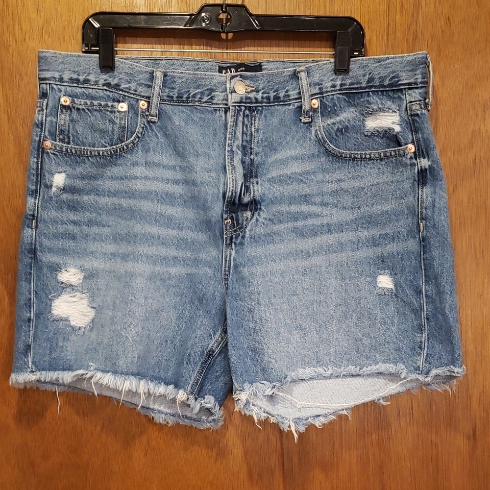 Bundle 5 Items For $25! Gap Women’s Blue Distressed Denim Shorts